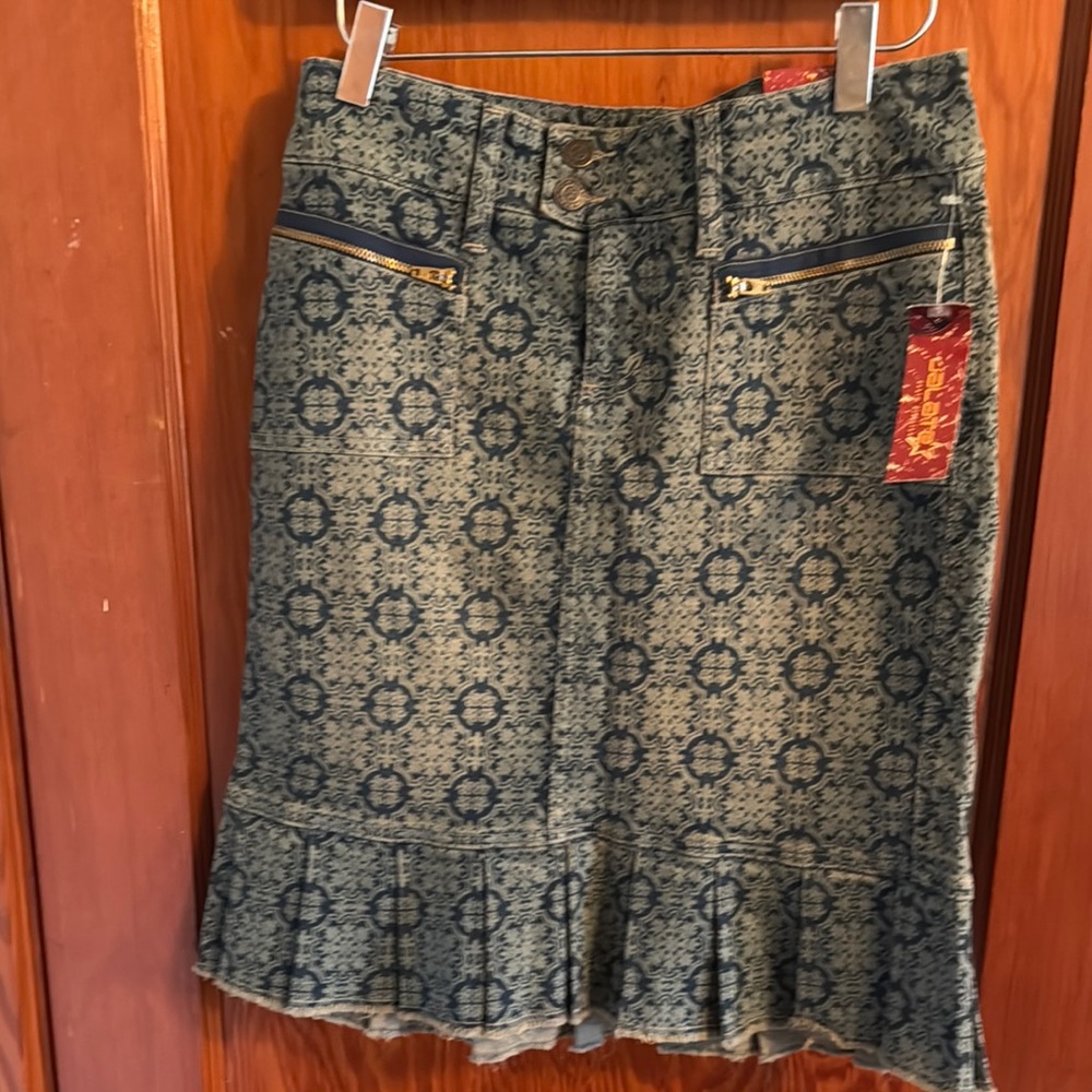 Elegant Patterned Skirt by jalate